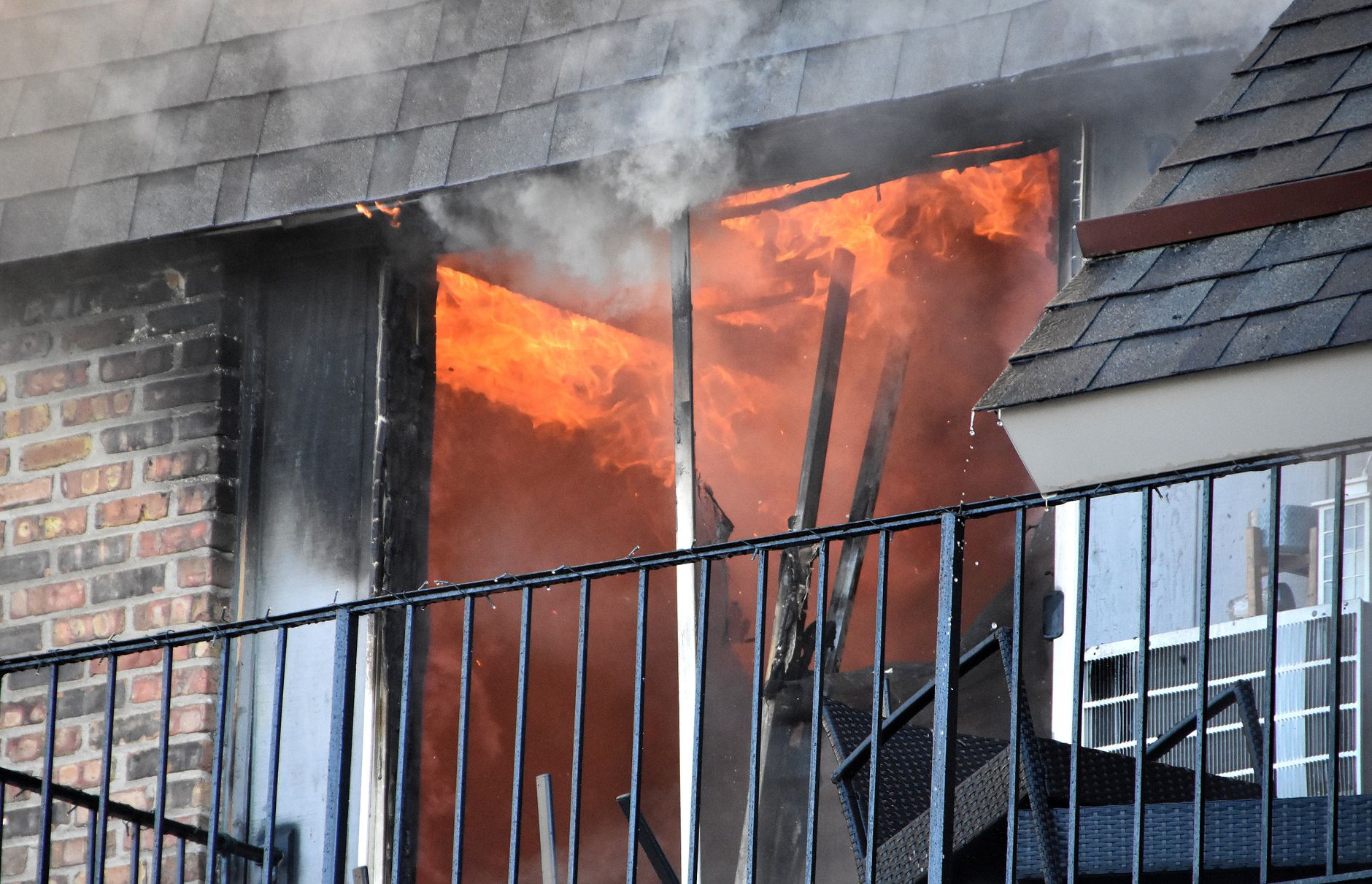 Two dead in St-Michel apartment fire Saturday morning