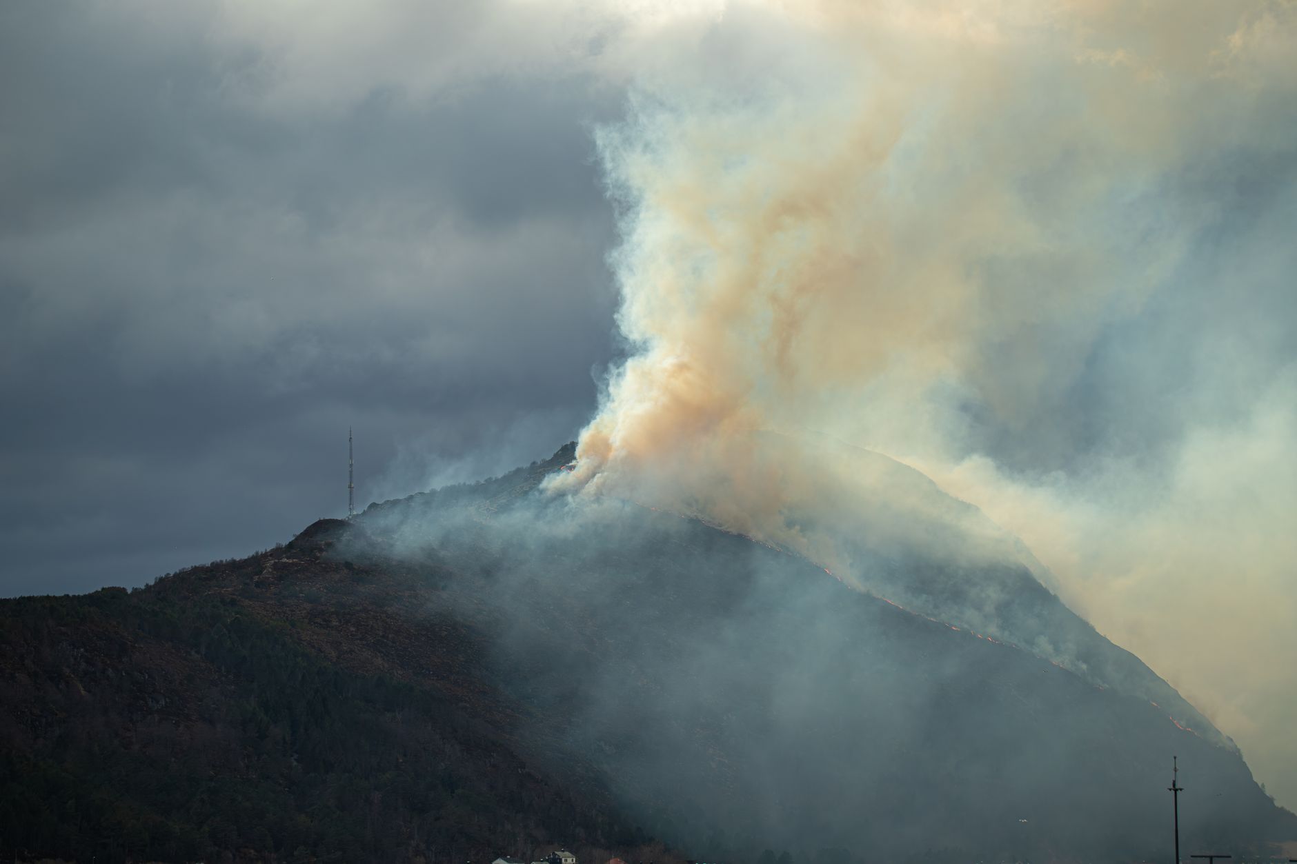 Red Flag wildfire watch issued for southern Alberta heading into long weekend