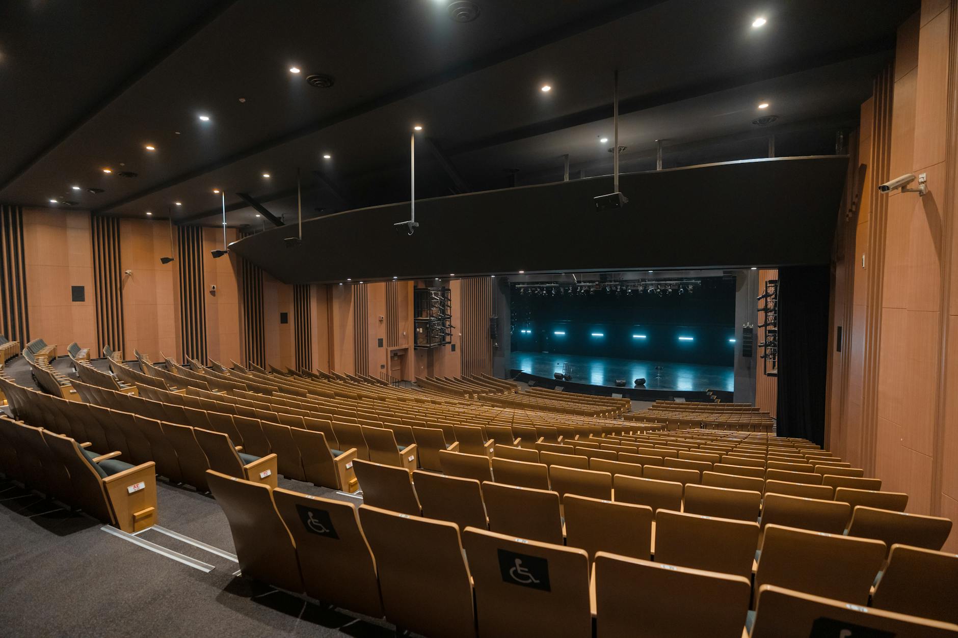 Theatre opens doors for audiences with visual and hearing impairments
