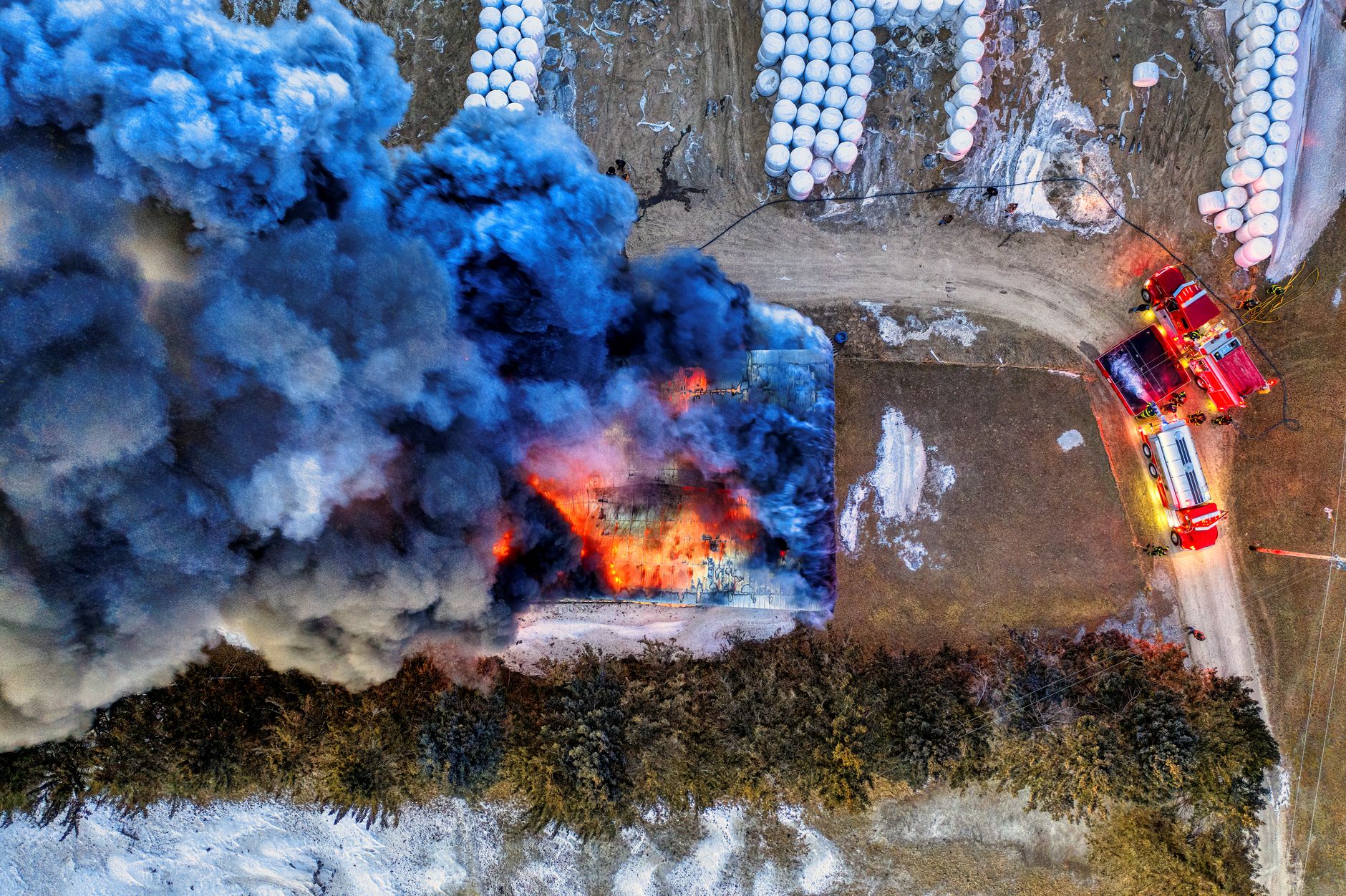 Kelowna fire department quickly contains grass fire near Spall Road and Clement Avenue