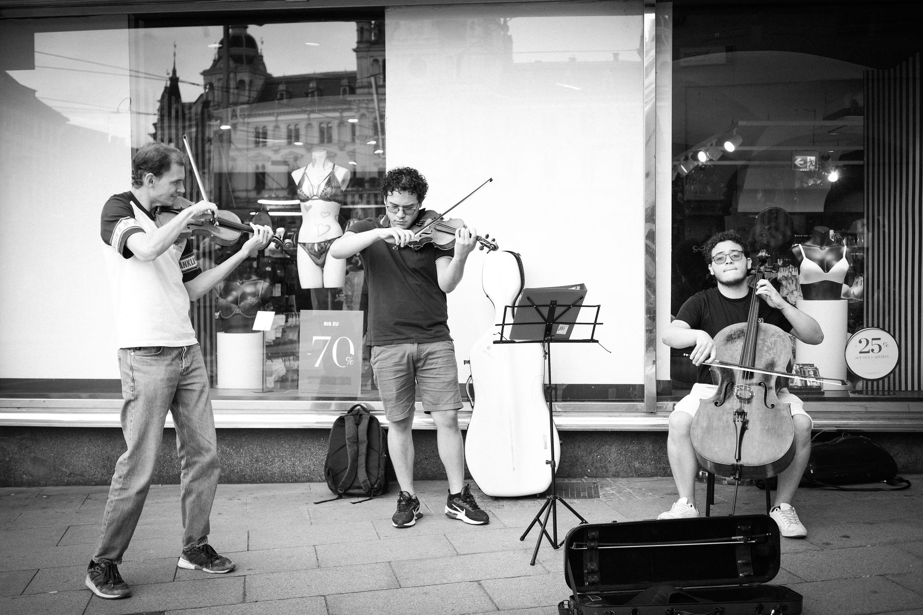 Primary Colours piano trio performs free concert on a boat down the Rideau Canal