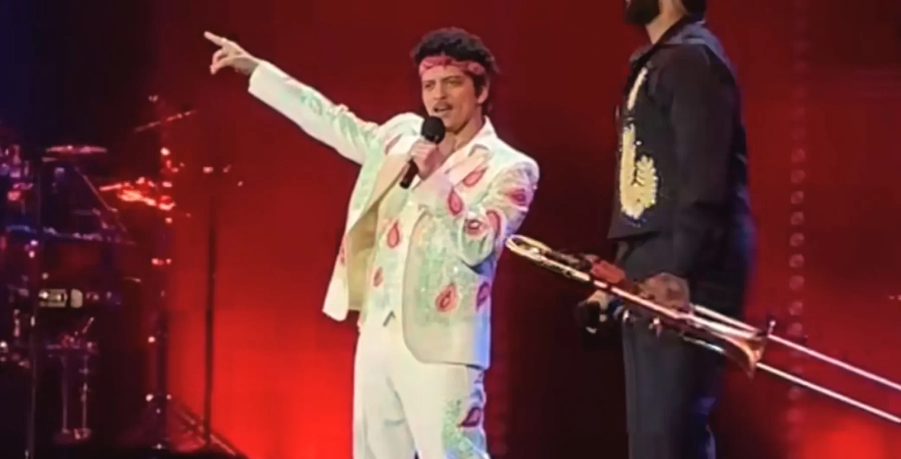 Bruno Mars drops Toronto slang at Rogers Stadium