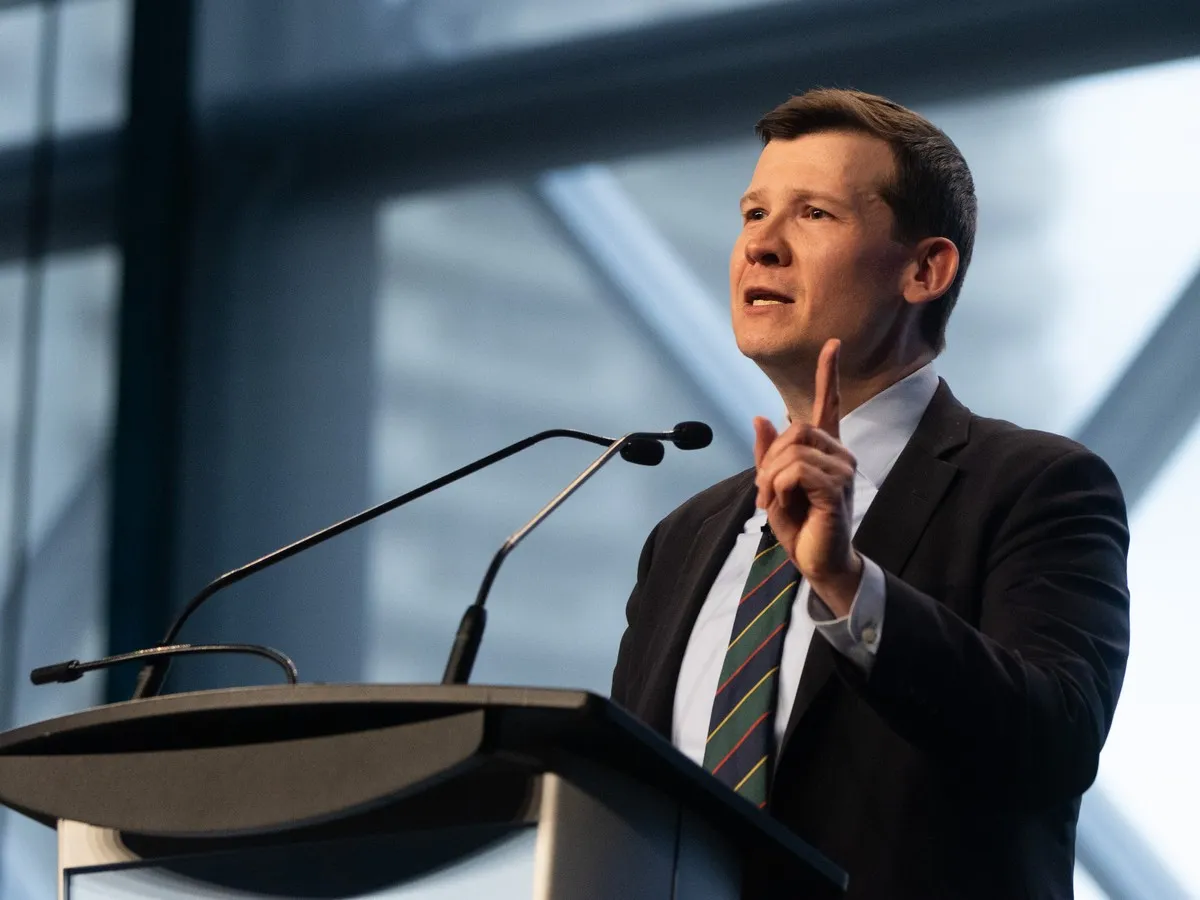 Mayor pushes lobbyist registry as investigation widens