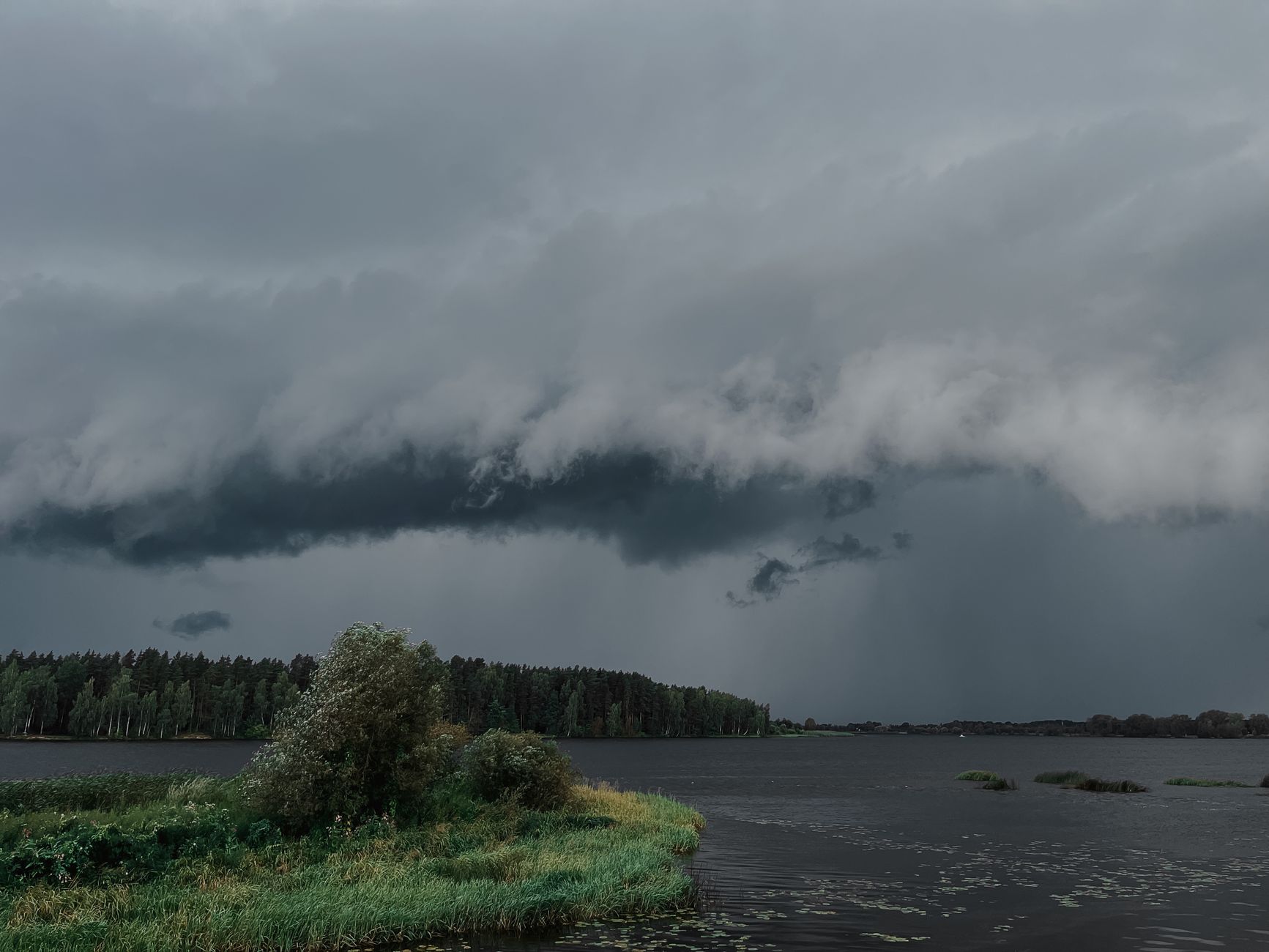 Strong storm brings rain, wind, tornado risk to Ottawa