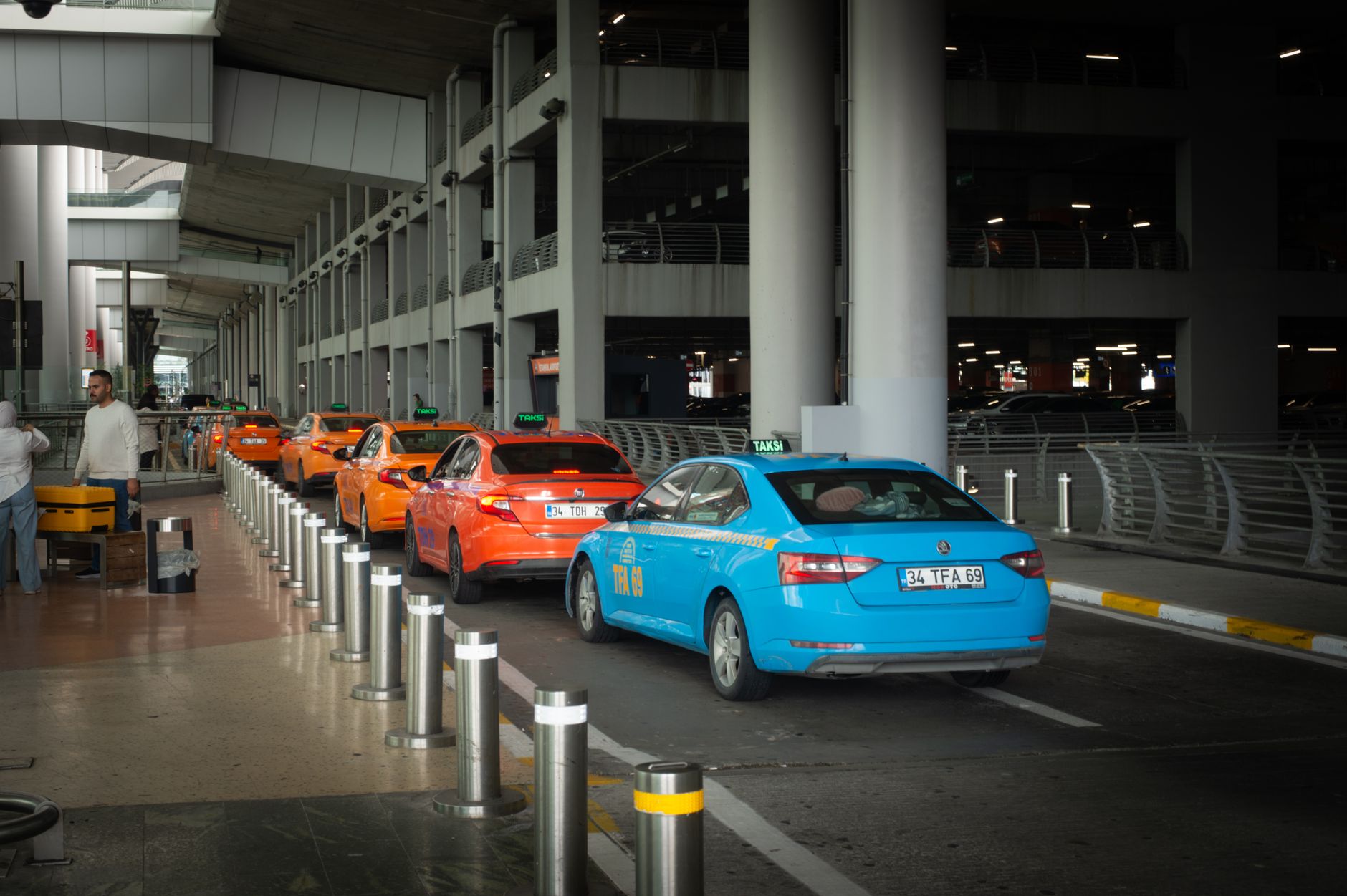 Montreal airport's new rideshare pickup zone creates confusion and longer walks for travelers