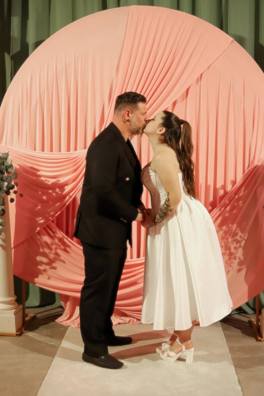 Vegas-style wedding chapel opens in Toronto