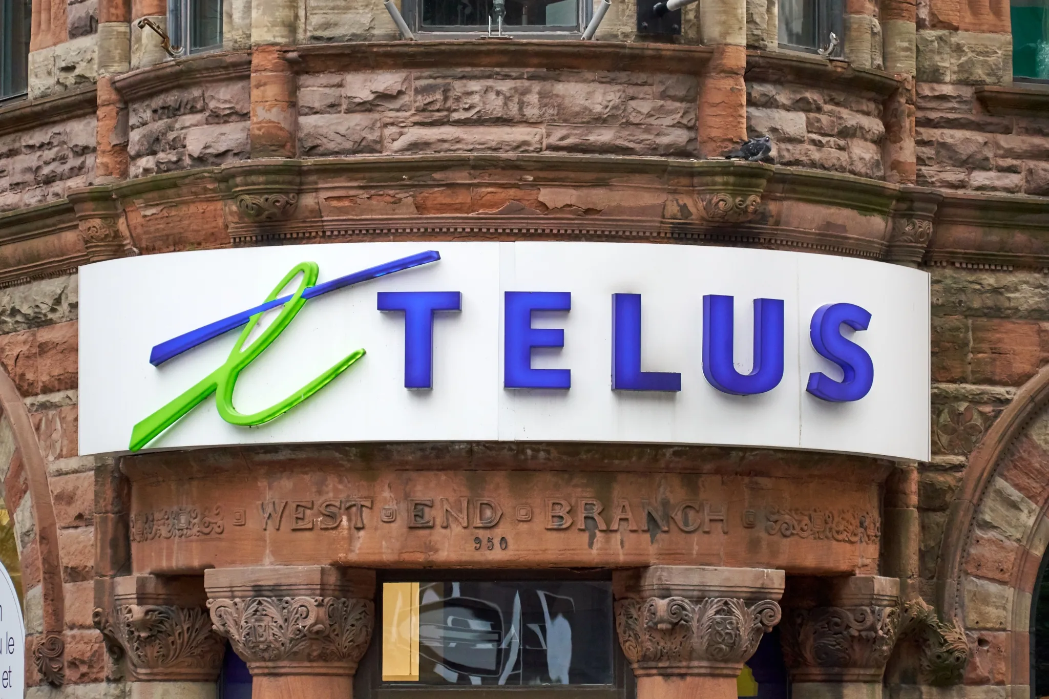 Telus $15 SIM fee clashes with CRTC's new activation rules