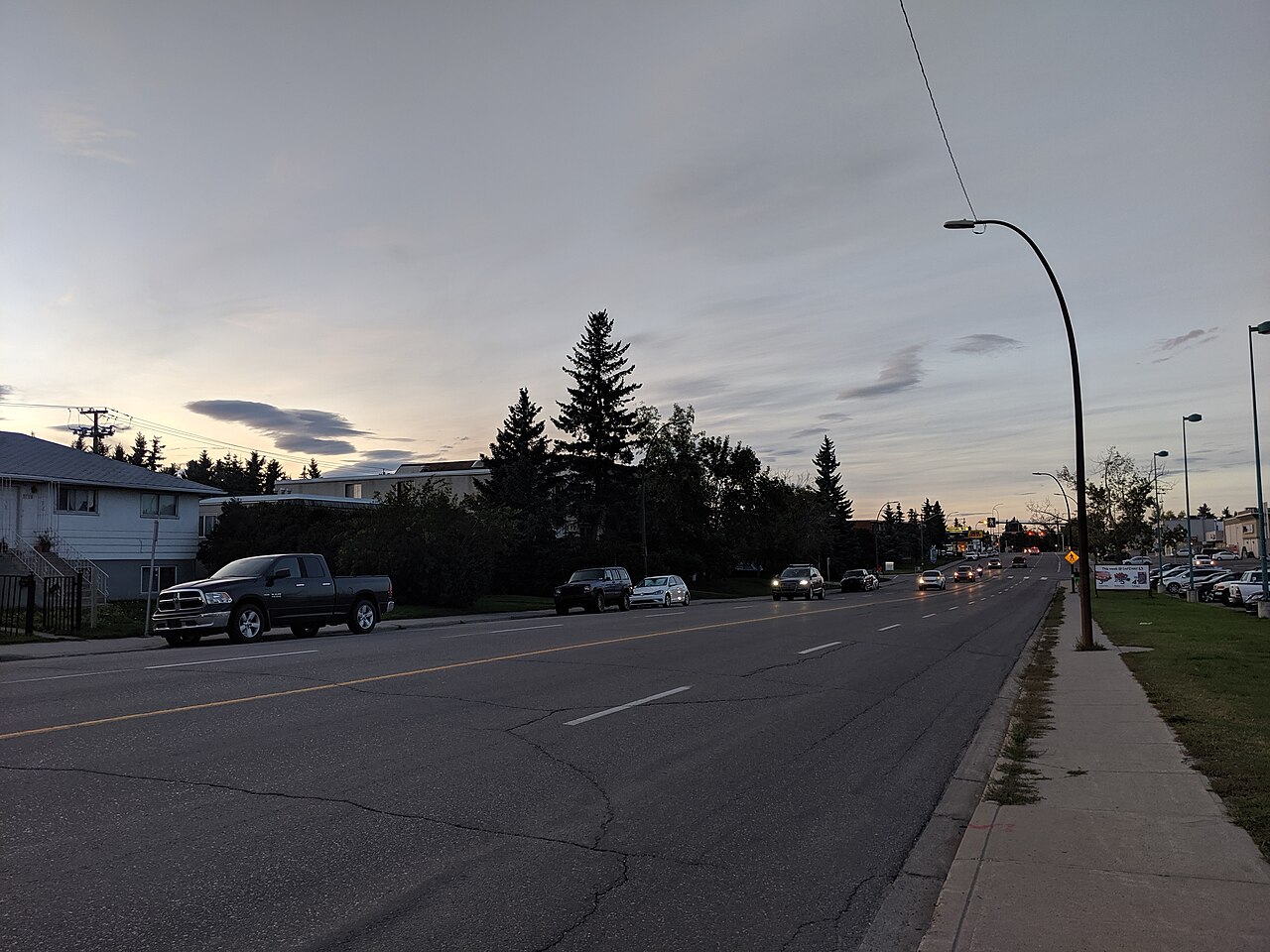 Two charged with manslaughter after man dies from stab wounds in southwest Calgary