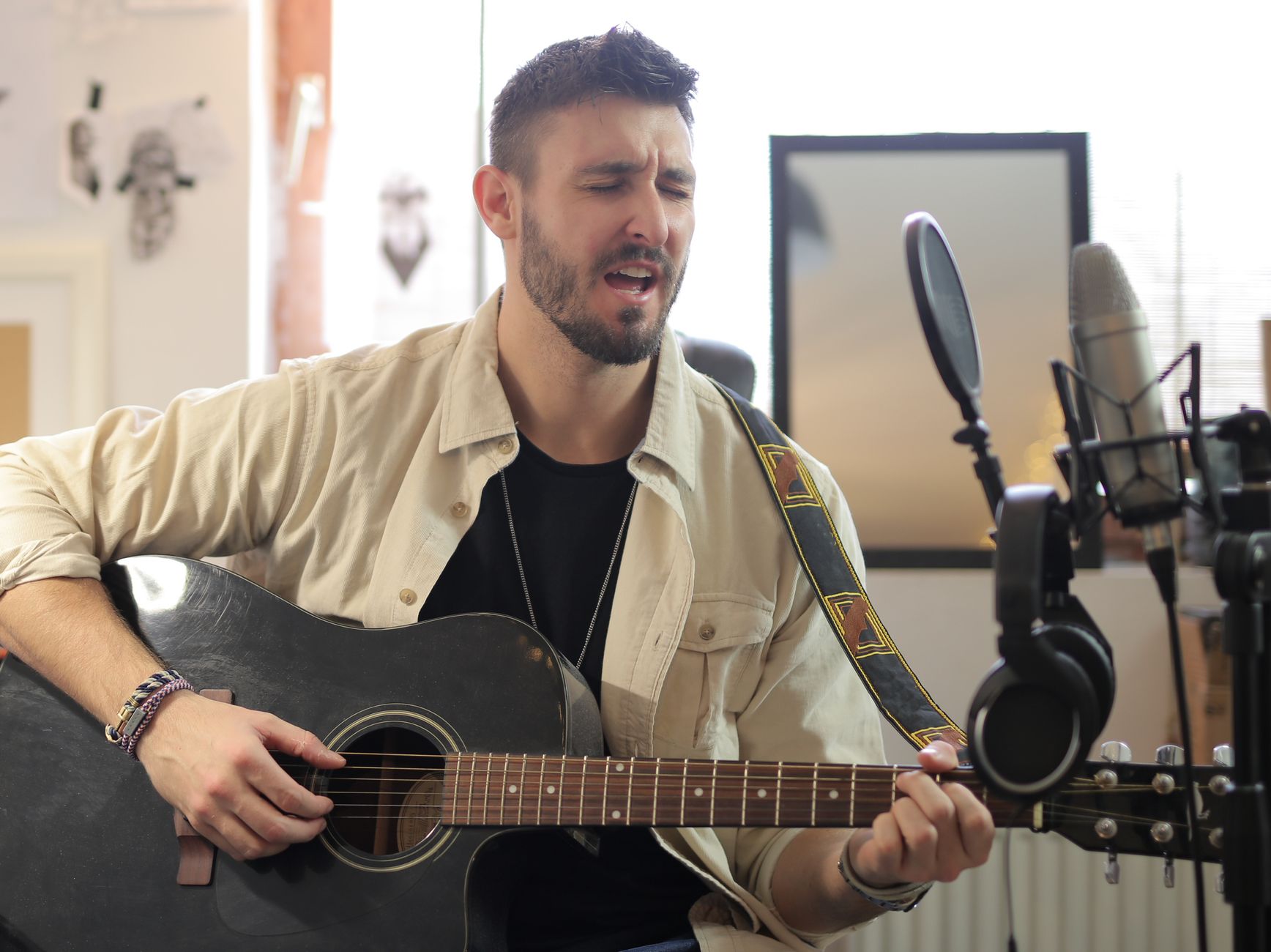 South Surrey songwriter Marc Burchell co-writes 'Hands Across the Border' celebrating Canada-U.S. friendship