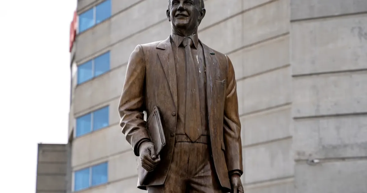 Blue Jays remove Rogers statue, install Carter tribute