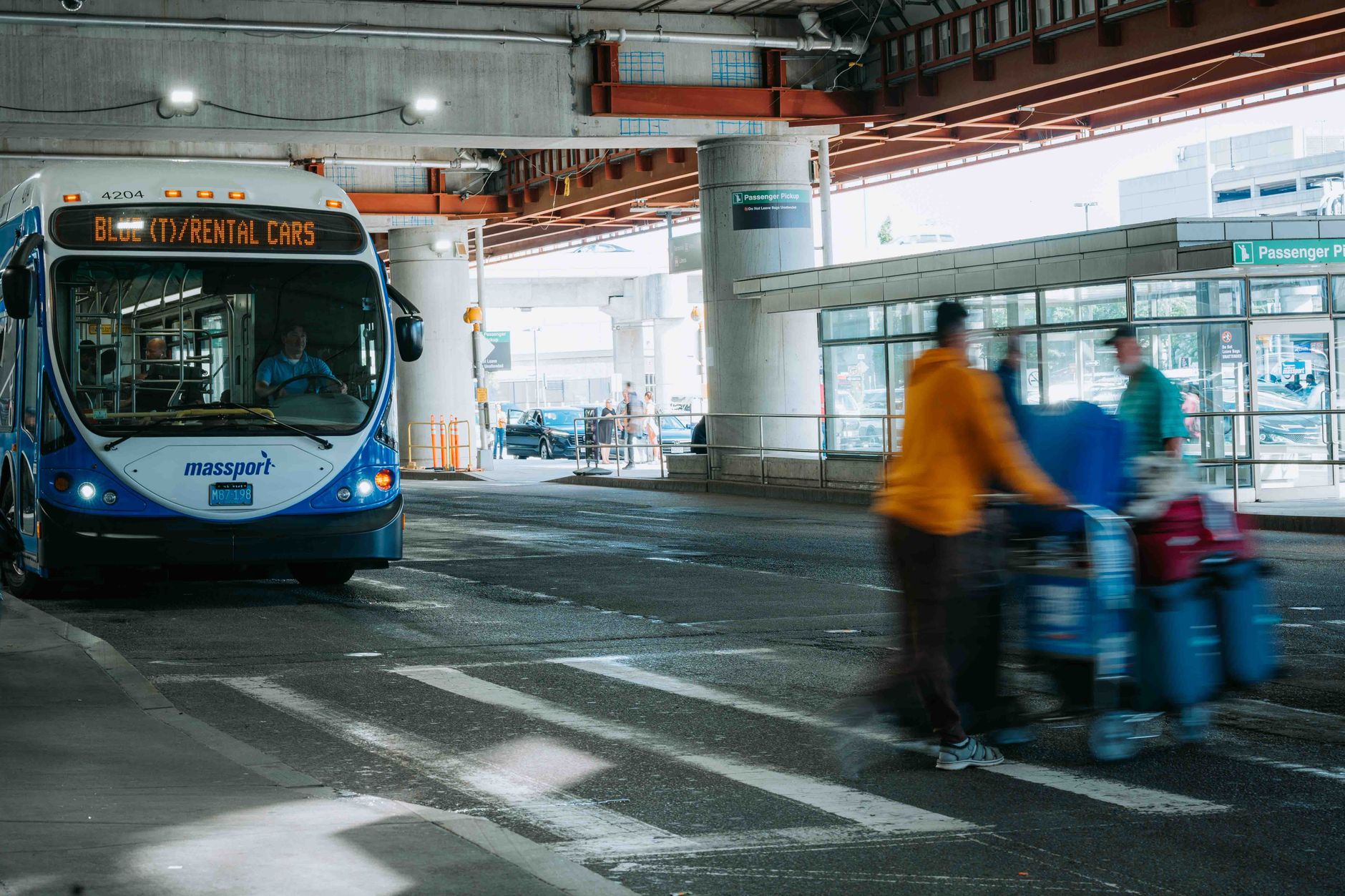 New airport bus connects Trudeau to REM starting June 17