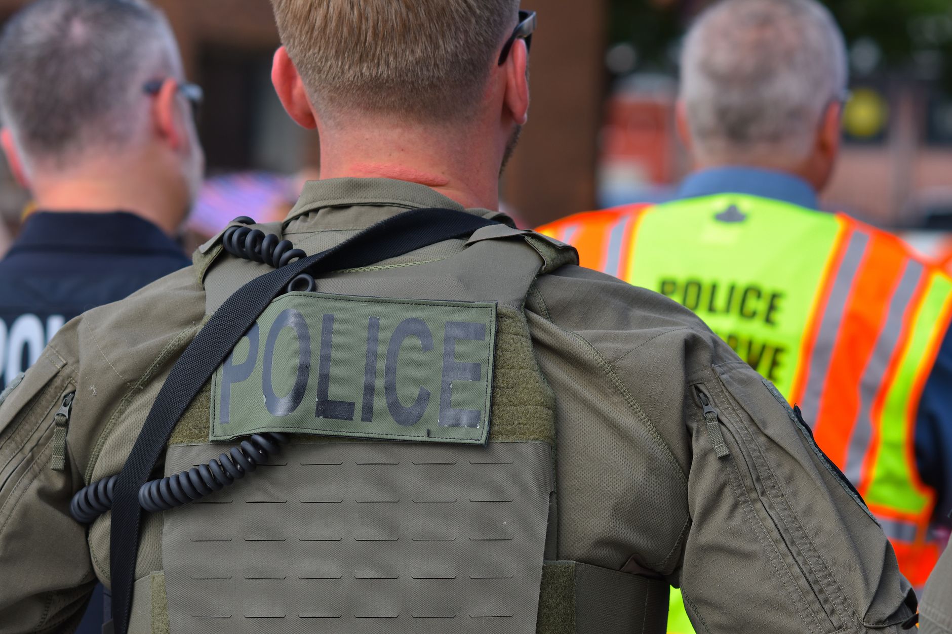 Longueuil police identify man accused of impersonating mail carrier and stealing mail with PINs