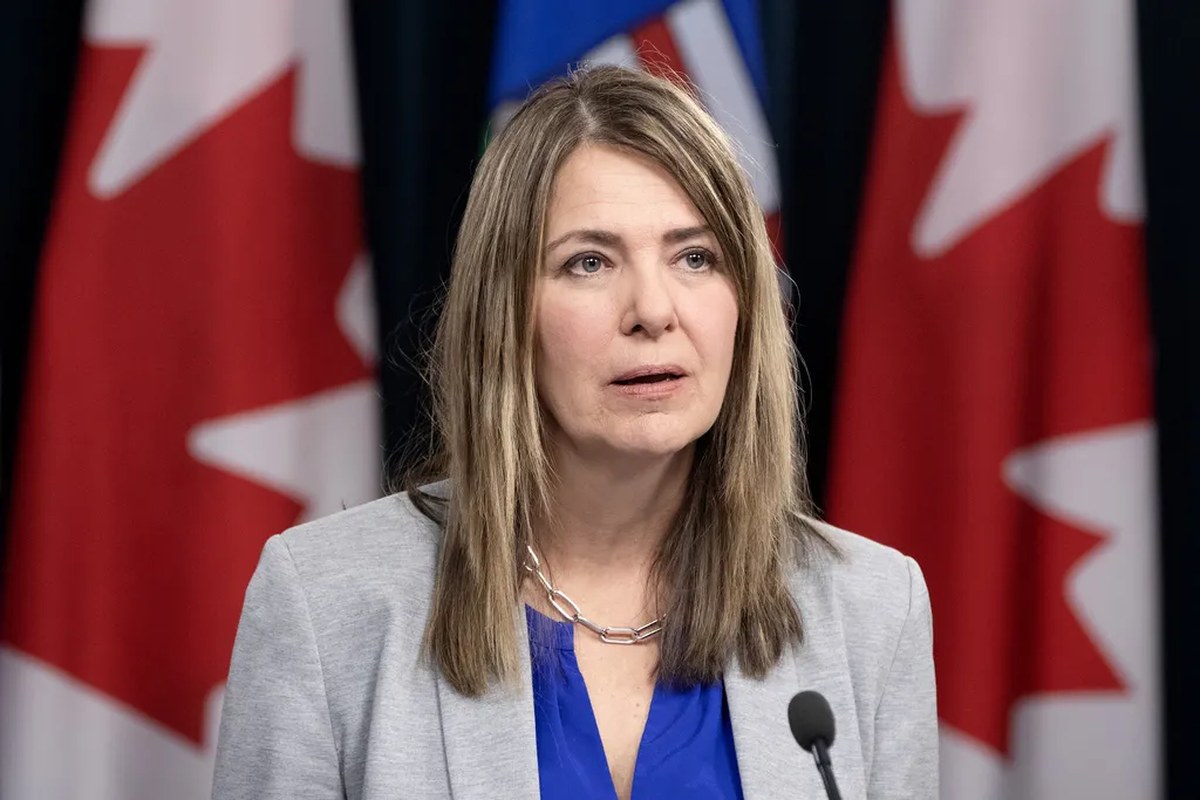 Premier Smith defends AISH-to-ADAP transition as fears mount