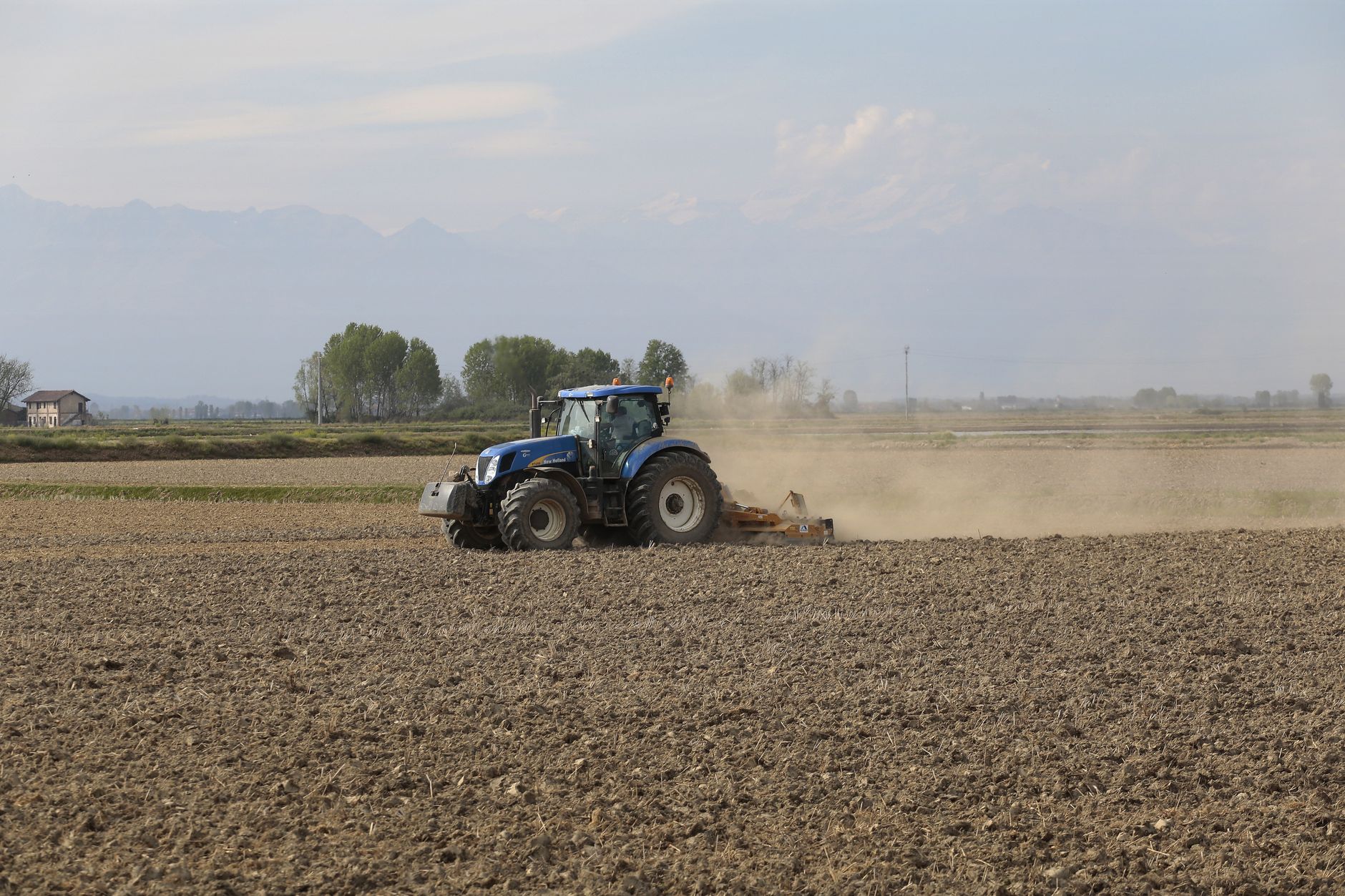 Western farmers miss spring window for gopher poison