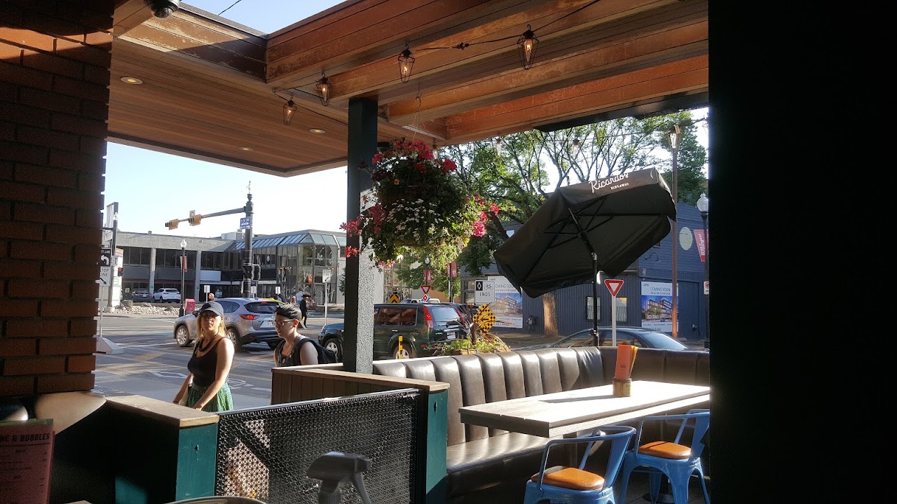 Ricardo's Hideaway closing after decade on 5th Street