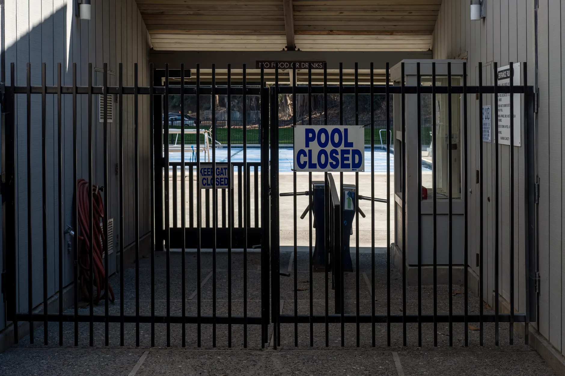 Toronto shuts all outdoor pools Thursday as wildfire smoke blankets city