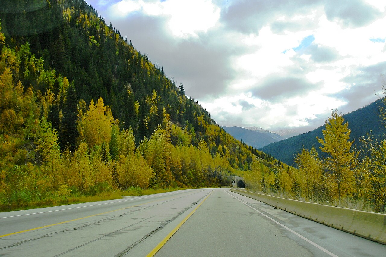 B.C. wildfires close multiple highways as three major fires rage in Fraser Canyon