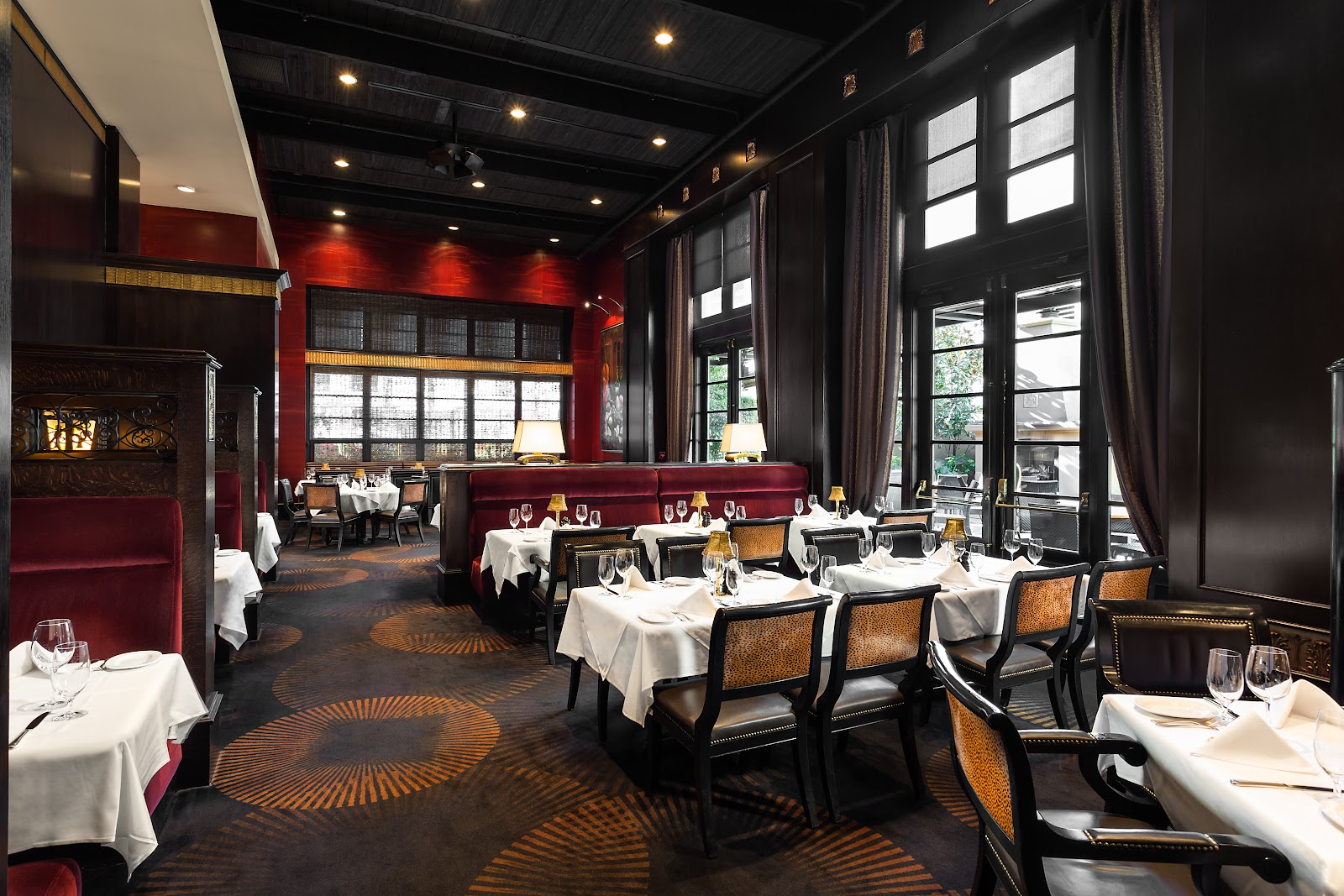 Gotham Steakhouse brings summer ease to downtown