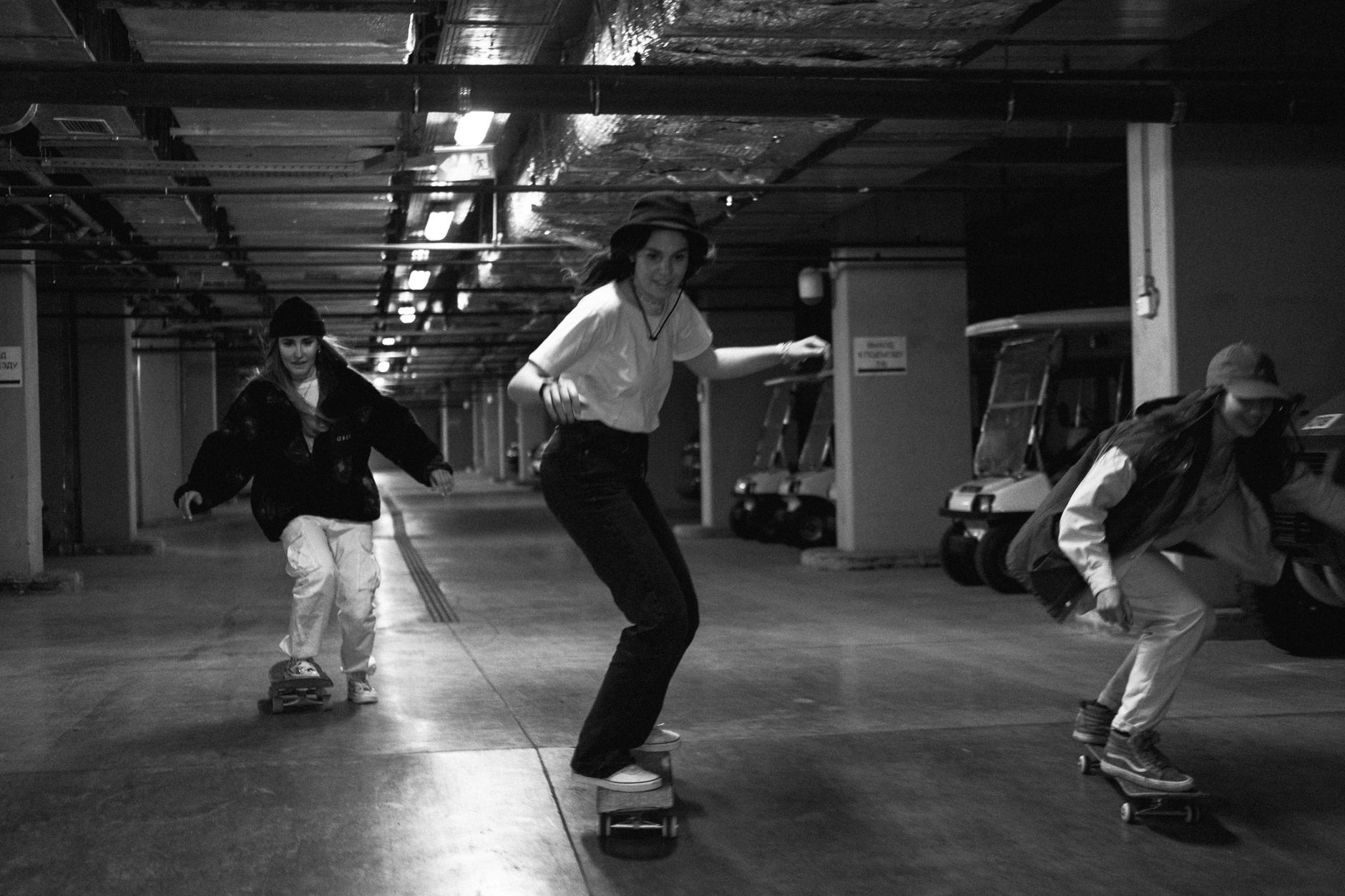 Women's skateboarding collective Les Manon en skate draws hundreds to Montreal parks