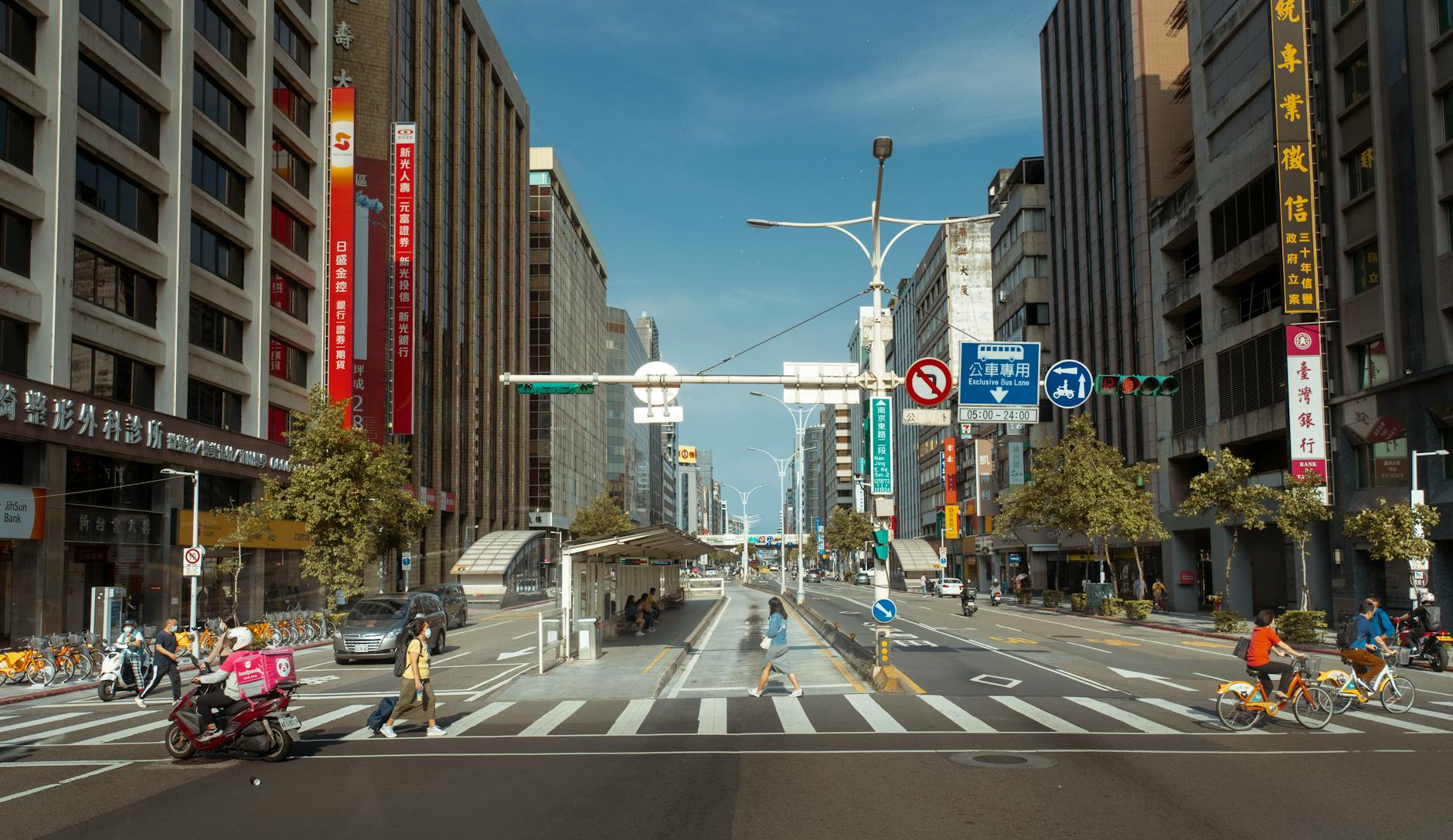 University Avenue bike lanes face new scrutiny over logic