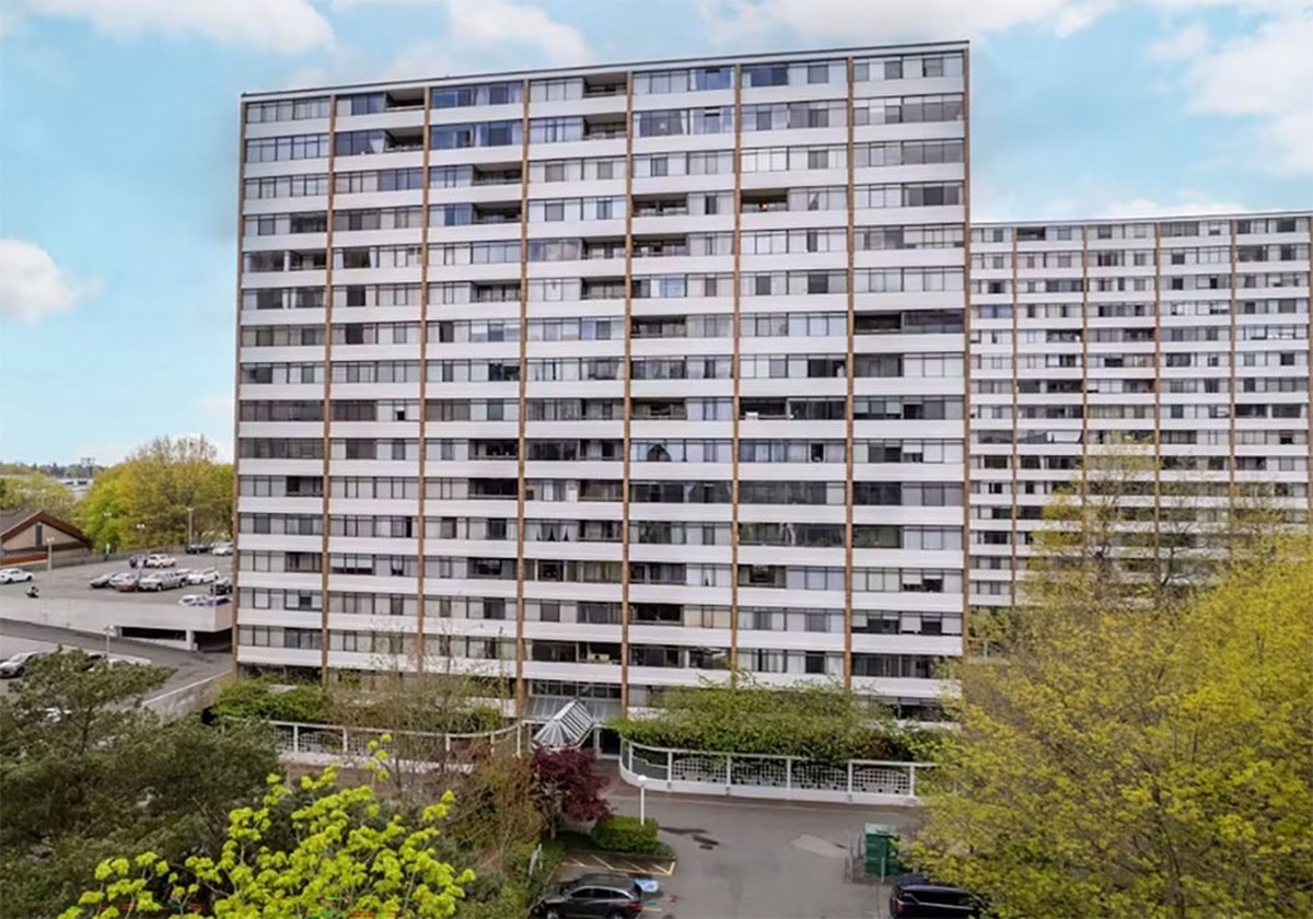 Richmond condo strata loses $100K claim against hoarder