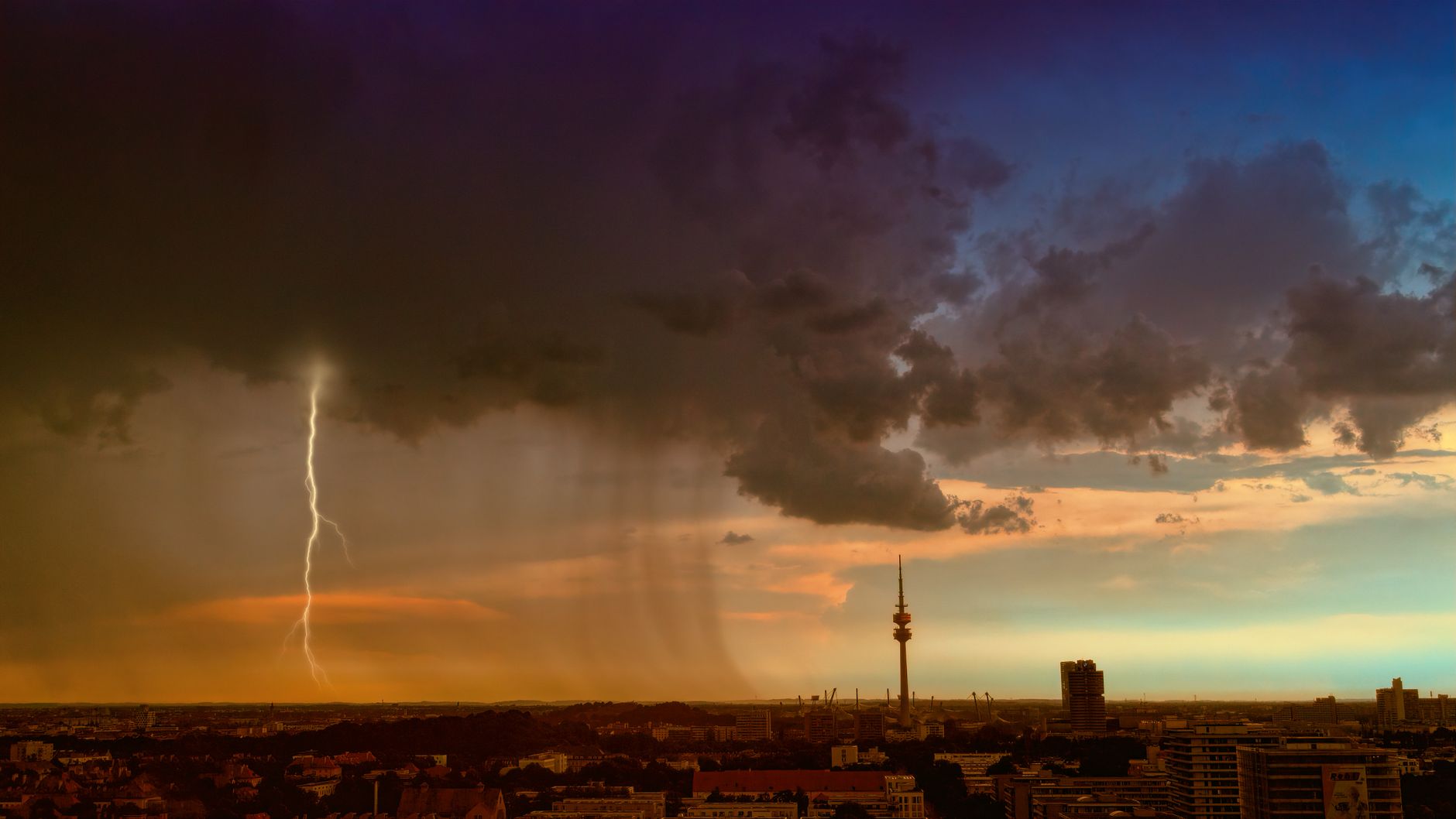 Sunday rain: brunch, Cirque, and live music indoors